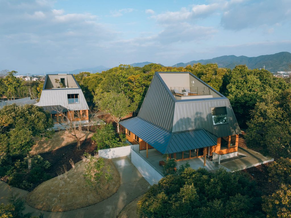 Snow Peak GROUNDS YOSHINOGARIにライトウェーブを搭載したLiterie特注のマットレスとソファベッド、屋外家具KAISのラウンジャーをご採用頂きました